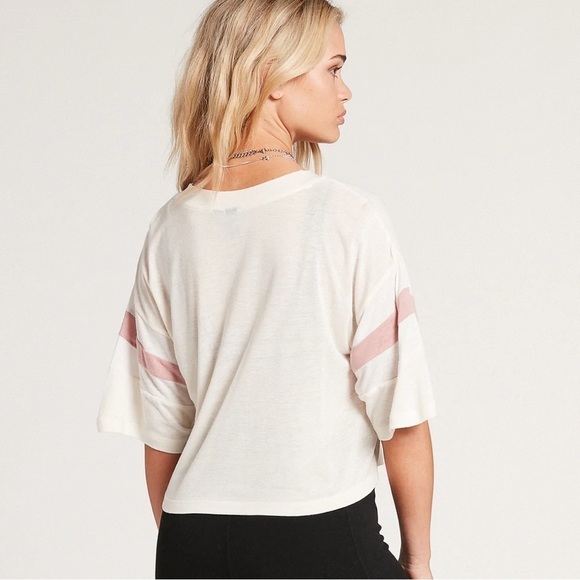 NWT Volcom Lived In Lounge Linen Cropped Short Sleeve V-Neck Tee - Picture 3 of 9